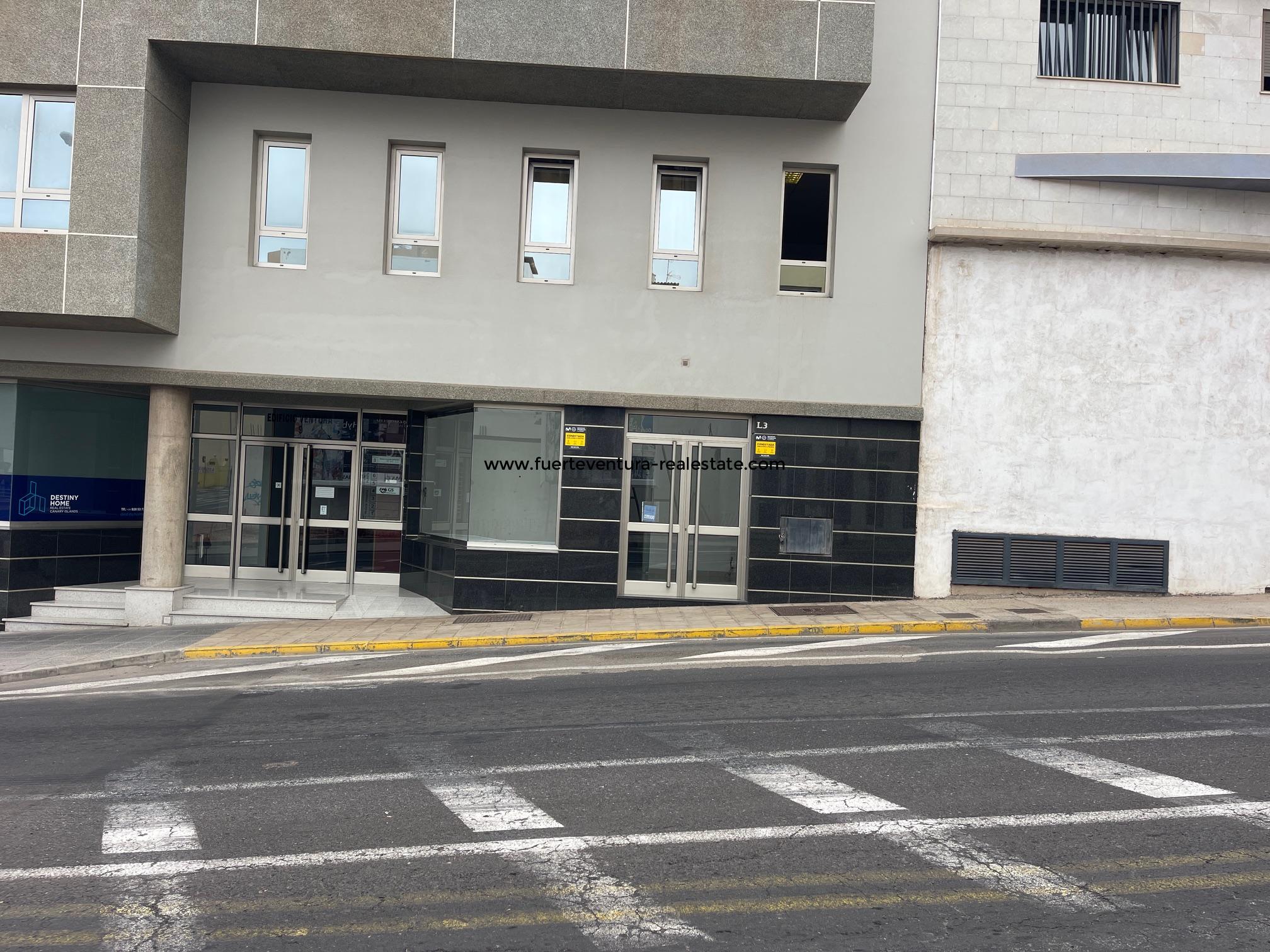  We are selling a comercial property in a prime location in Puerto del Rosario